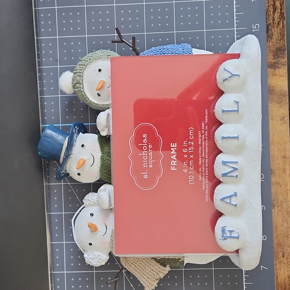 3 snowman 4x6 photo frame. Brand new